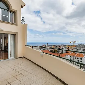 Maison d'hôtes A O Mar Rooms- Center, Funchal (Madeira)